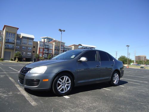 2008 vw jetta 2.5 auto economical. look!