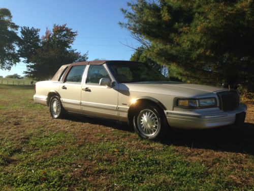 1995 lincoln town car cartier sedan 4-door 4.6l one owner