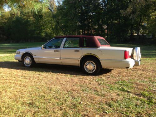 1995 Lincoln Town Car Cartier Sedan 4-Door 4.6L One Owner, image 7