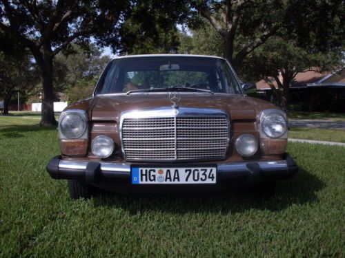 1976 mercedes benz 240d in great condition!!  very nice collector car..