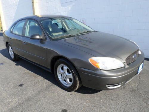 Nice 2005 Ford Taurus Se with 117k miles, image 2