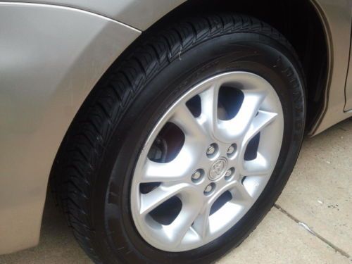 2005 Toyota Sienna XLE, image 2