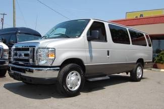 Very nice 2011 xlt 11 or 14 pass. with tv / dvd plyr