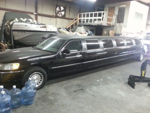 2002 lincoln town car base limousine 4-door 4.6l