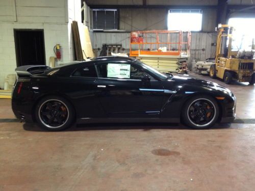 Rare 189 mile 2014 demo gt-r track edition awesome color combo jet black as new