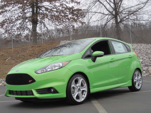 Ford fiesta st 2014 hatch back rocket fun car 1.6 engine 6-speed man trans a+