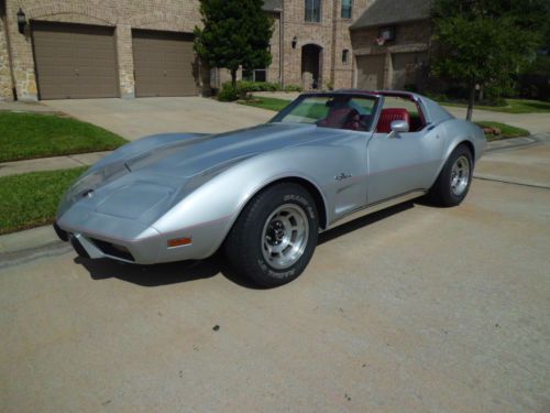 1976 chevrolet corvette stingray coupe 2-door 5.7l