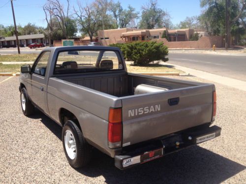 1986 nissan pick up truck, image 2