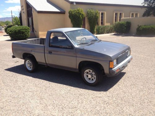 1986 nissan pick up truck, image 3