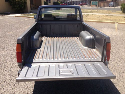 1986 nissan pick up truck, image 4