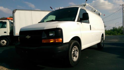 2009 chevrolet express 2500 base standard cargo van 4-door 4.8l