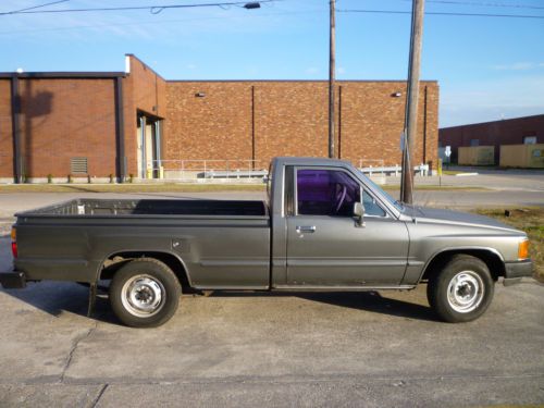 1986 toyota pickup dlx standard cab pickup 2-door 2.4l