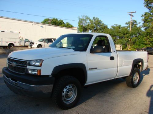Good running work truck 6.0 vortec v8 automatic clean interior lots of truck $$$