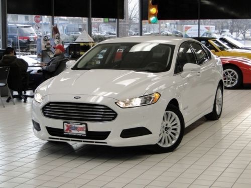 Fusion hybrid sedan! 1 owner! myford touch tech pkg! back up cam!