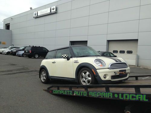 2009 mini cooper base hatchback 2-door 1.6l ***read description***