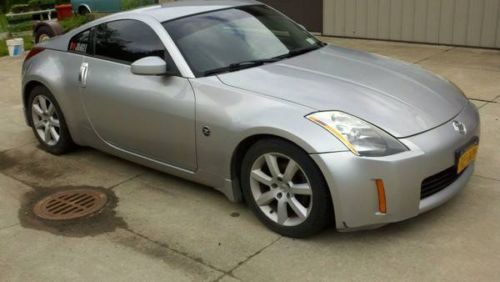 2004 nissan 350z base coupe 2-door 3.5l