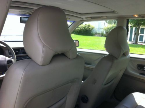 1999 Volvo S70 GLT Automatic 4-Door Sedan - All Leather, Olive Green, US $3,100.00, image 9