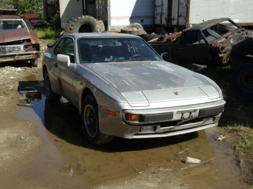 1983 porsche 944 base coupe 2-door 2.5l