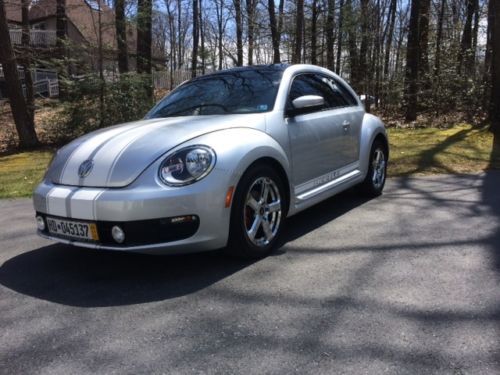 2012 vw beetle, loaded, sharp looking with new chrome wheels
