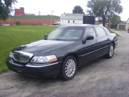 2003 lincoln town car executive sedan 4-door 4.6l