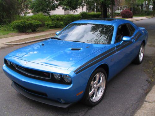 2010 dodge challenger r/t classic, 375hp hemi, 6-spd, b5, sunroof, only 1700 mi