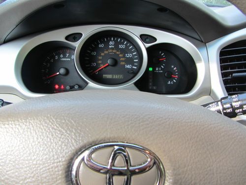 2005toyota highlander sport excellent condition,97,700miles, 3.3l v6 awd