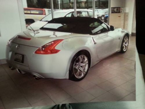 2010 silver Nissan 370z roadster convertible 6 cyl w/ 2,335 miles leather seats, US $30,000.00, image 2