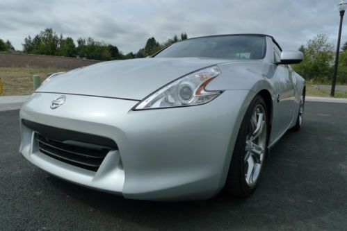 2010 silver Nissan 370z roadster convertible 6 cyl w/ 2,335 miles leather seats, US $30,000.00, image 6