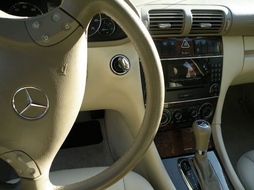 White mercedes benz c280 with moonroof, harmon kardon sound &amp; 6 cd disk changer