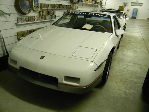 1984 pontiac fiero pace car