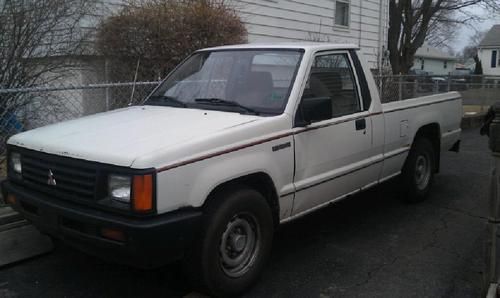 1987 mitsubishi mighty max base standard cab pickup 2-door 2.0l