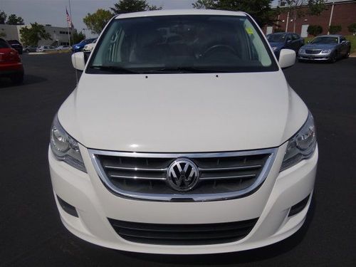 2010 volkswagen routan se white very clean dual dvd  sto &amp; go seats low reserve