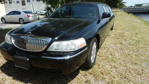 03 towncar limo very clean fl car