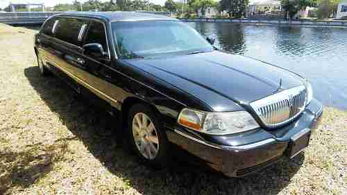 03 TOWNCAR LIMO VERY CLEAN FL CAR, image 2