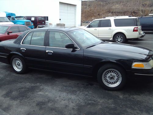 Black luxury crown vic
