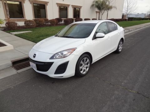 2010 mazda 3 - cd changer, mp3, keyless acess, low miles!