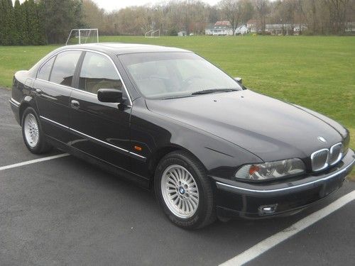 1999 bmw 528i 5-spd low mileage beauty