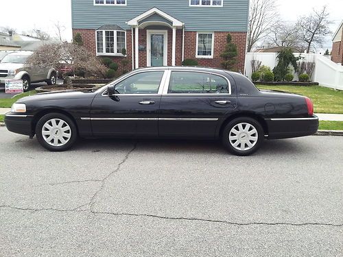 2005 lincoln town car executive l sedan 4-door 4.6l