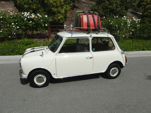 1974 austin mini sallon white