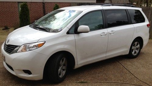 2011 toyota sienna le rear dvd playstation 2 transferable warranty new tires