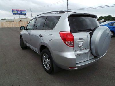 Silver, Keyless Entry, Cruise Control, MP3 Player, Auxiliary Audio Input., image 7