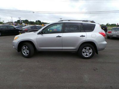 Silver, Keyless Entry, Cruise Control, MP3 Player, Auxiliary Audio Input., image 8