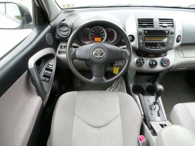 Silver, Keyless Entry, Cruise Control, MP3 Player, Auxiliary Audio Input., image 14