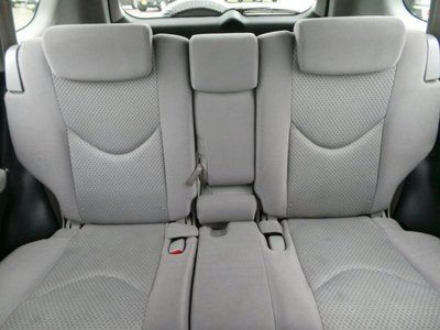 Silver, Keyless Entry, Cruise Control, MP3 Player, Auxiliary Audio Input., image 16