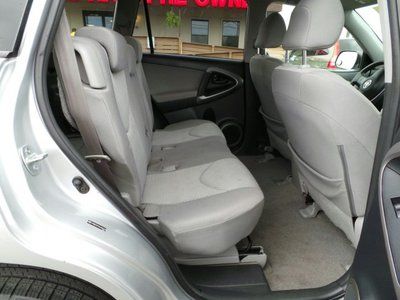 Silver, Keyless Entry, Cruise Control, MP3 Player, Auxiliary Audio Input., image 21