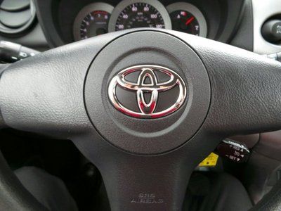 Silver, Keyless Entry, Cruise Control, MP3 Player, Auxiliary Audio Input., image 23