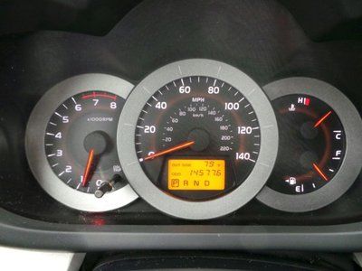 Silver, Keyless Entry, Cruise Control, MP3 Player, Auxiliary Audio Input., image 24