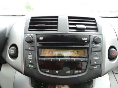 Silver, Keyless Entry, Cruise Control, MP3 Player, Auxiliary Audio Input., image 25
