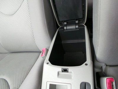 Silver, Keyless Entry, Cruise Control, MP3 Player, Auxiliary Audio Input., image 29