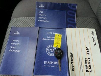 Silver, Keyless Entry, Cruise Control, MP3 Player, Auxiliary Audio Input., image 31